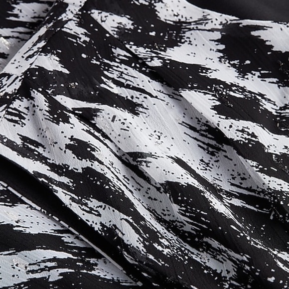 🔻👇price drop👇🔻Express size S Metallic Printed Pleated Shoulder Ruffle Dress - Picture 4 of 16